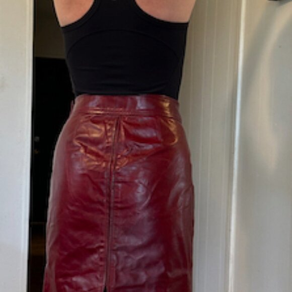 90's vintage DKNY red leather pencil skirt size 6 - Picture 2 of 2